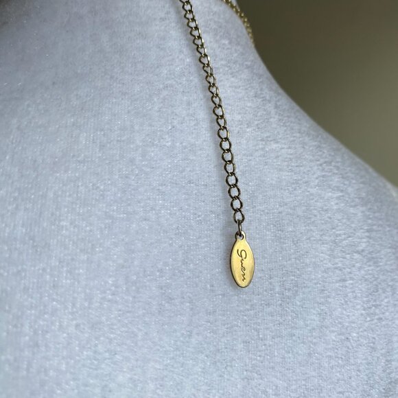 Vintage SIGNED GUESS Charm Necklace Gold Tone Faux Pearl 90s Y2K Fleur De Lis - Picture 2 of 7